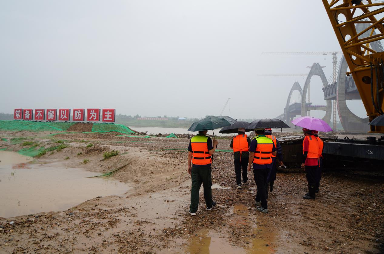 /ueditor/image/20240830/1725002819455861/3f97c67d2a16a9d0e4746c6aa0e20c5a.jpg 引漢濟渭公司:“先鋒號”黨員突擊隊領跑北干線建設加速度2.jpg